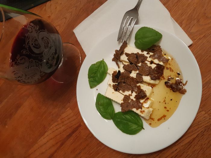 Trüffel mit Käse und Trüffelhonig